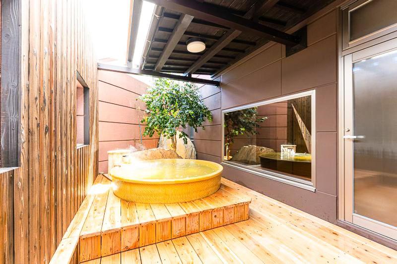 Готель Unzen Obama Onsen Juraku Екстер'єр фото